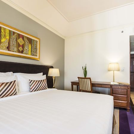Chatrium Hotel Royal Lake Yangon Esterno foto