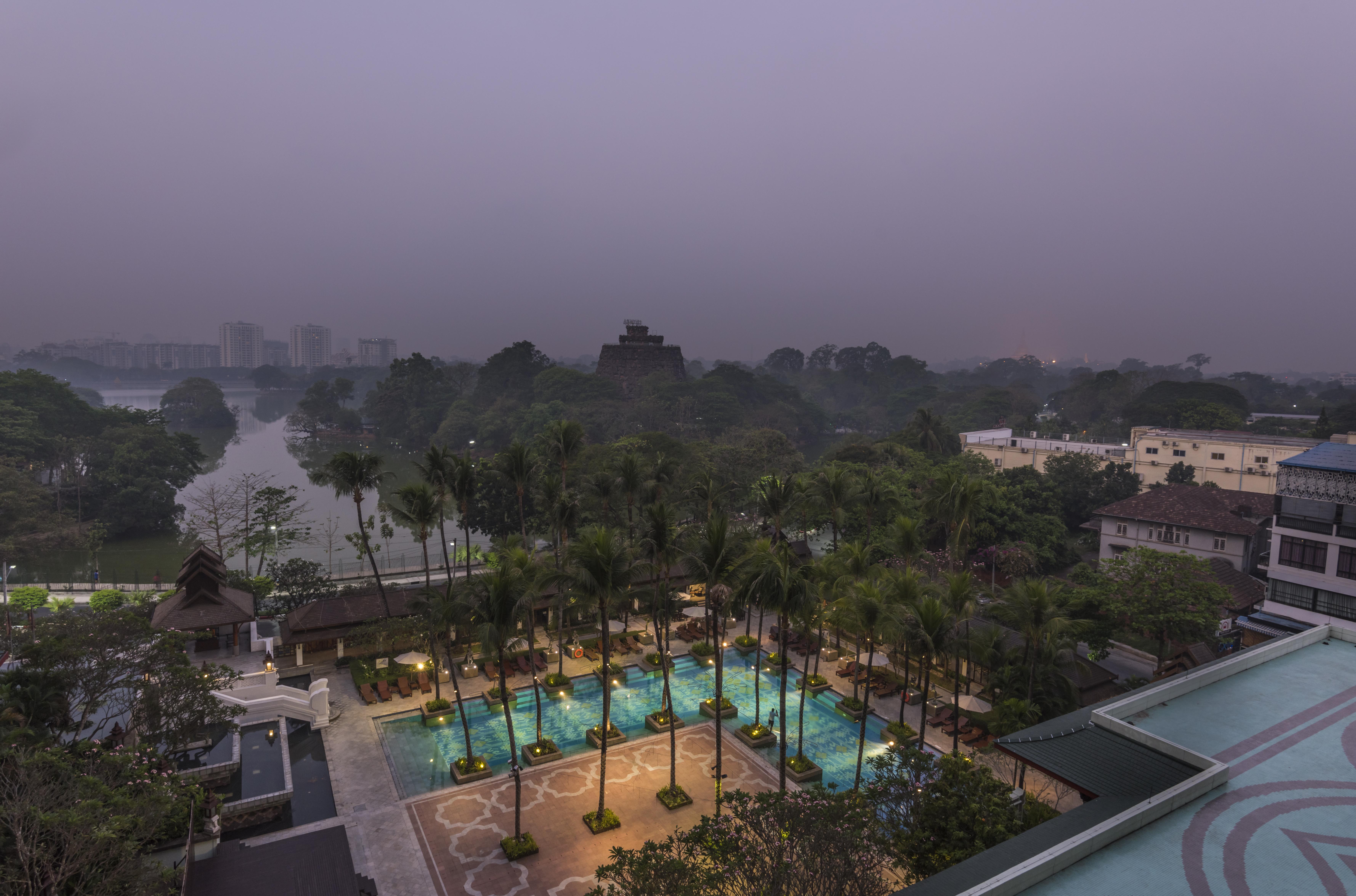 Chatrium Hotel Royal Lake Yangon Esterno foto
