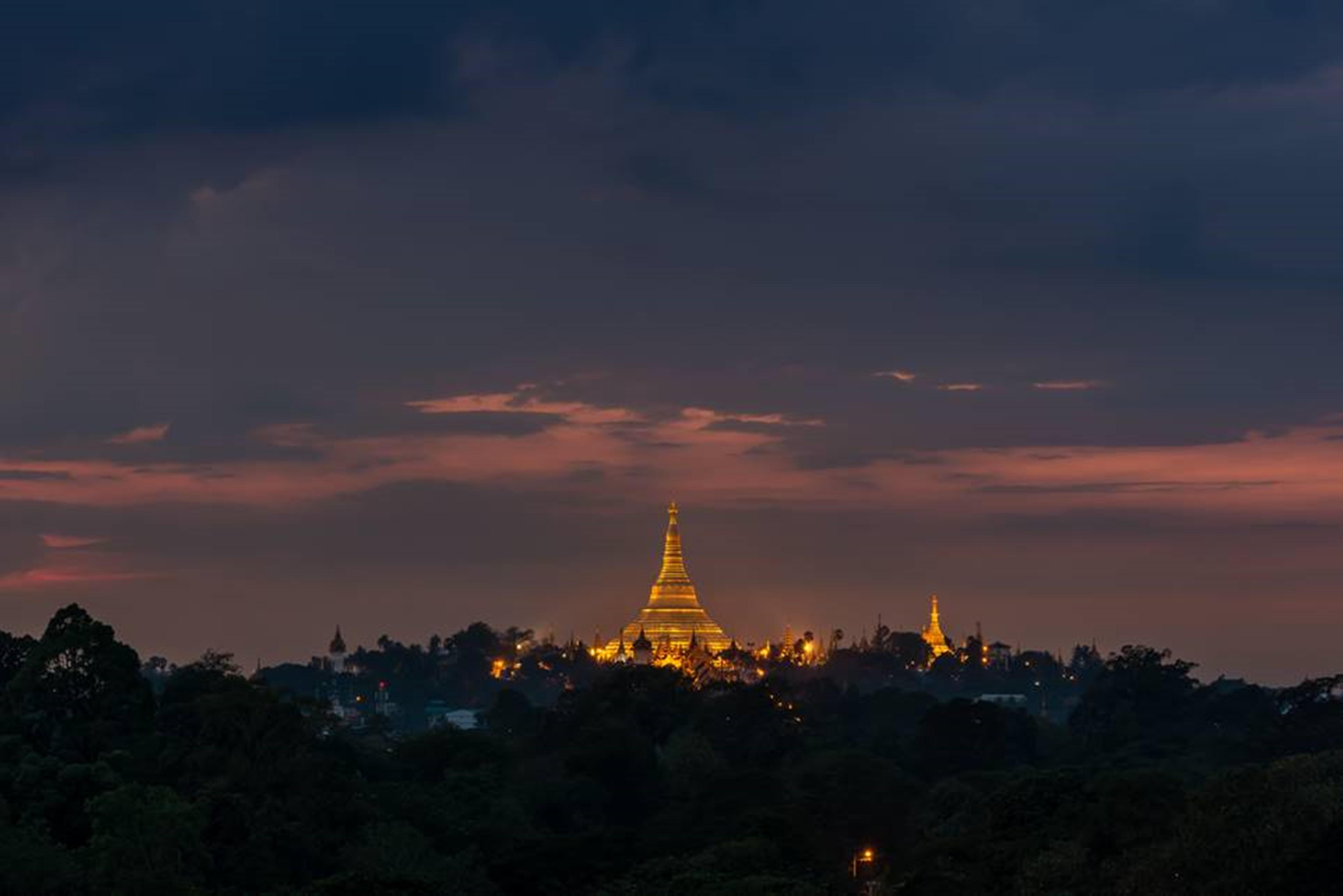 Chatrium Hotel Royal Lake Yangon Esterno foto