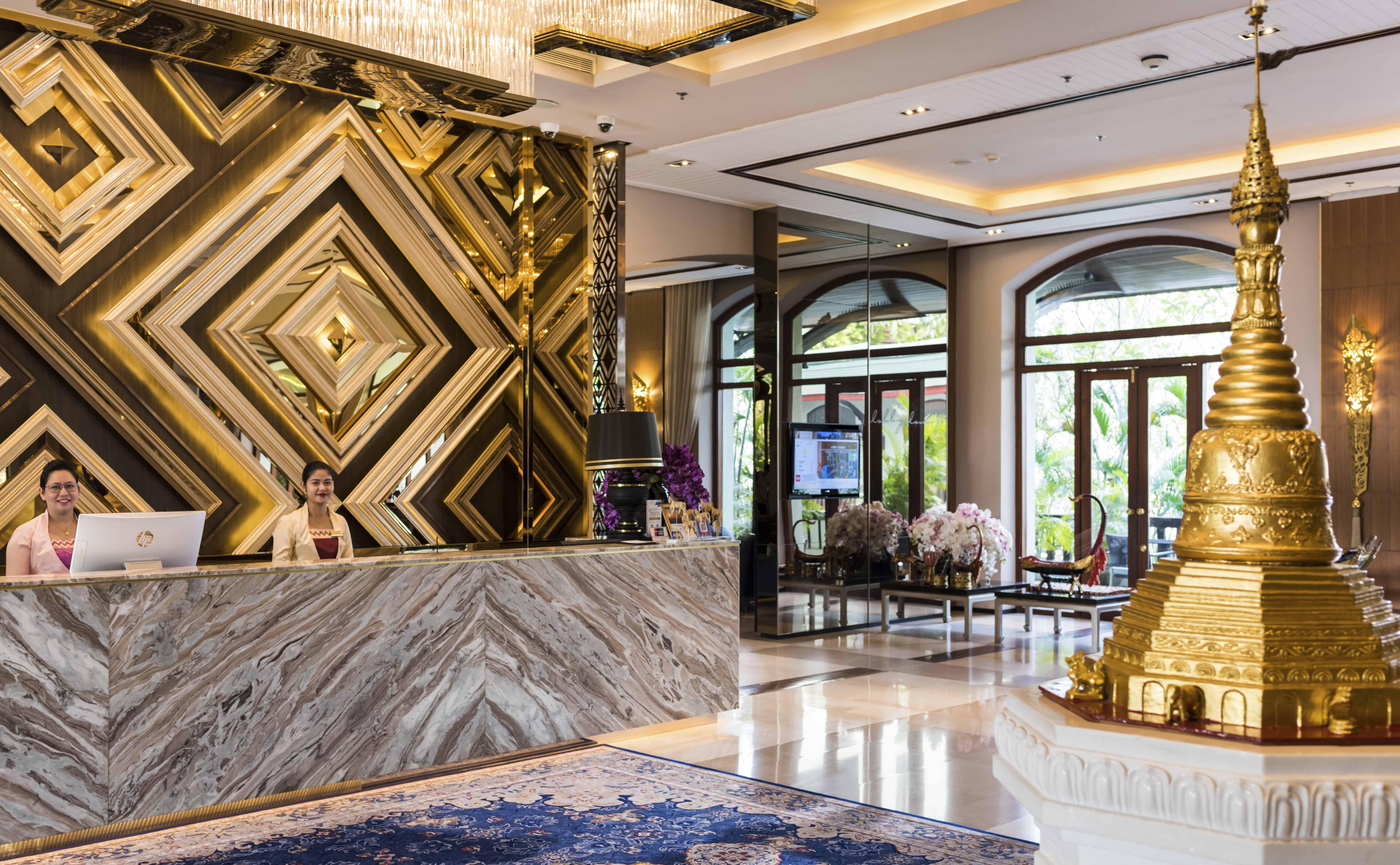 Chatrium Hotel Royal Lake Yangon Esterno foto