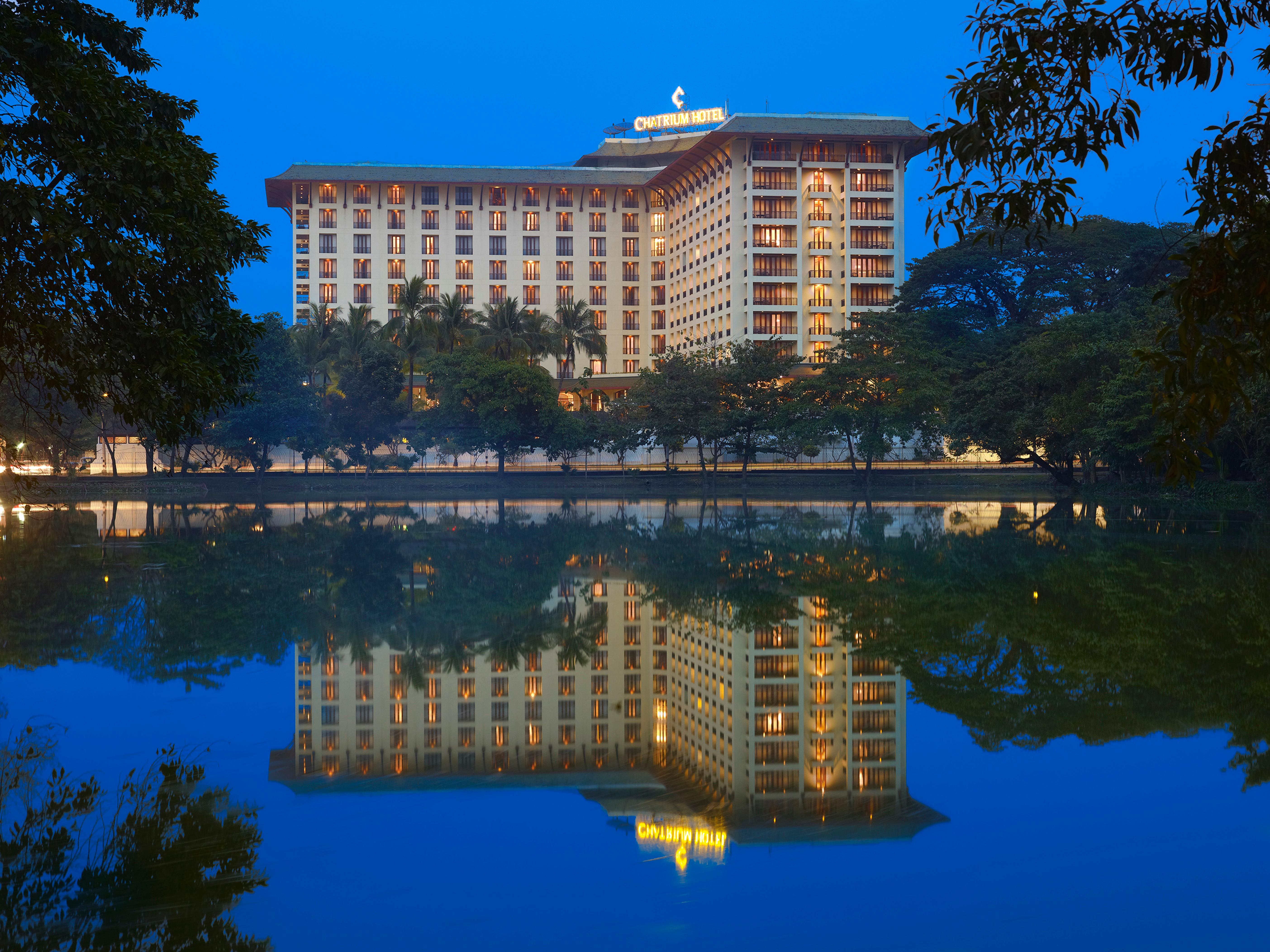 Chatrium Hotel Royal Lake Yangon Esterno foto
