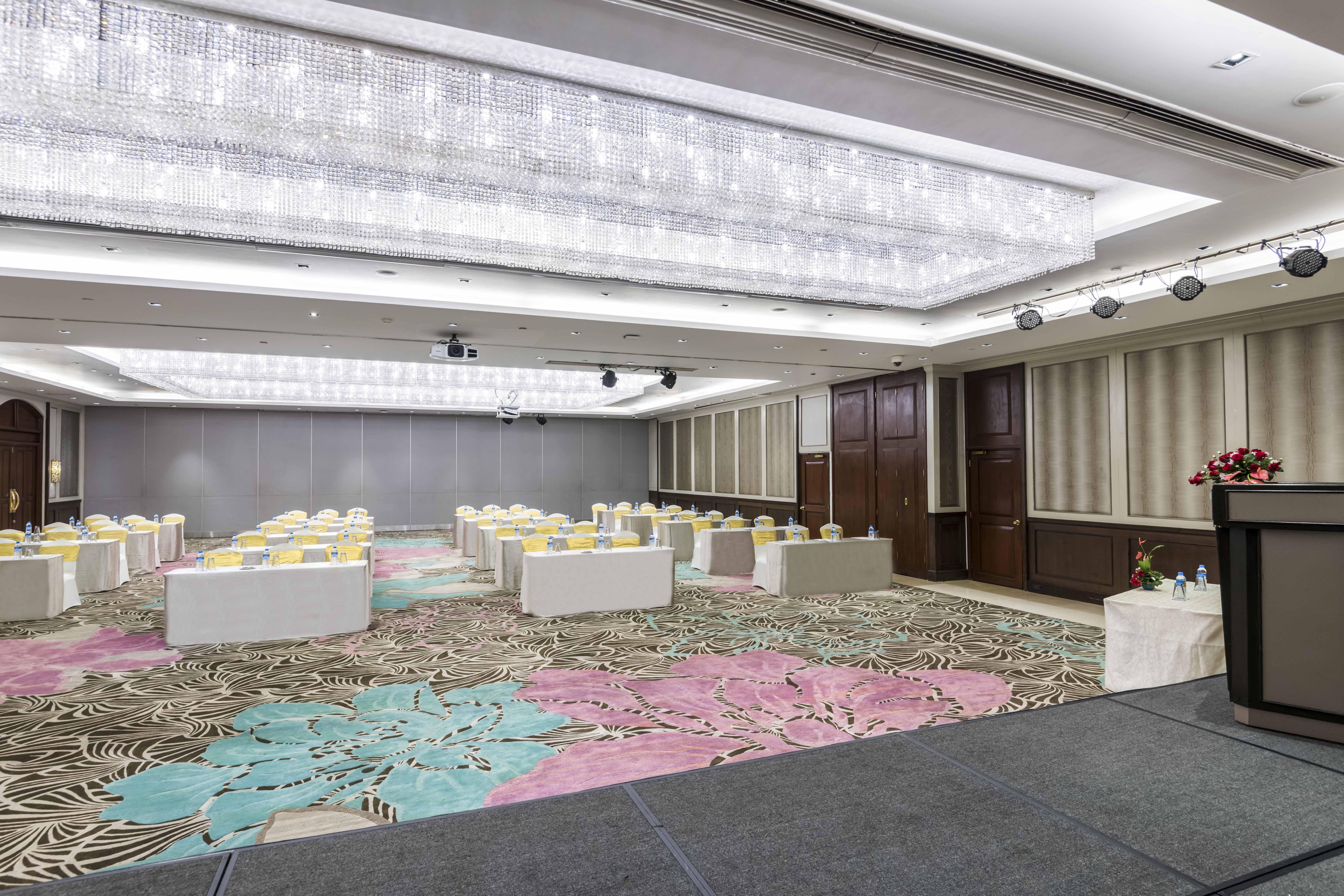 Chatrium Hotel Royal Lake Yangon Esterno foto