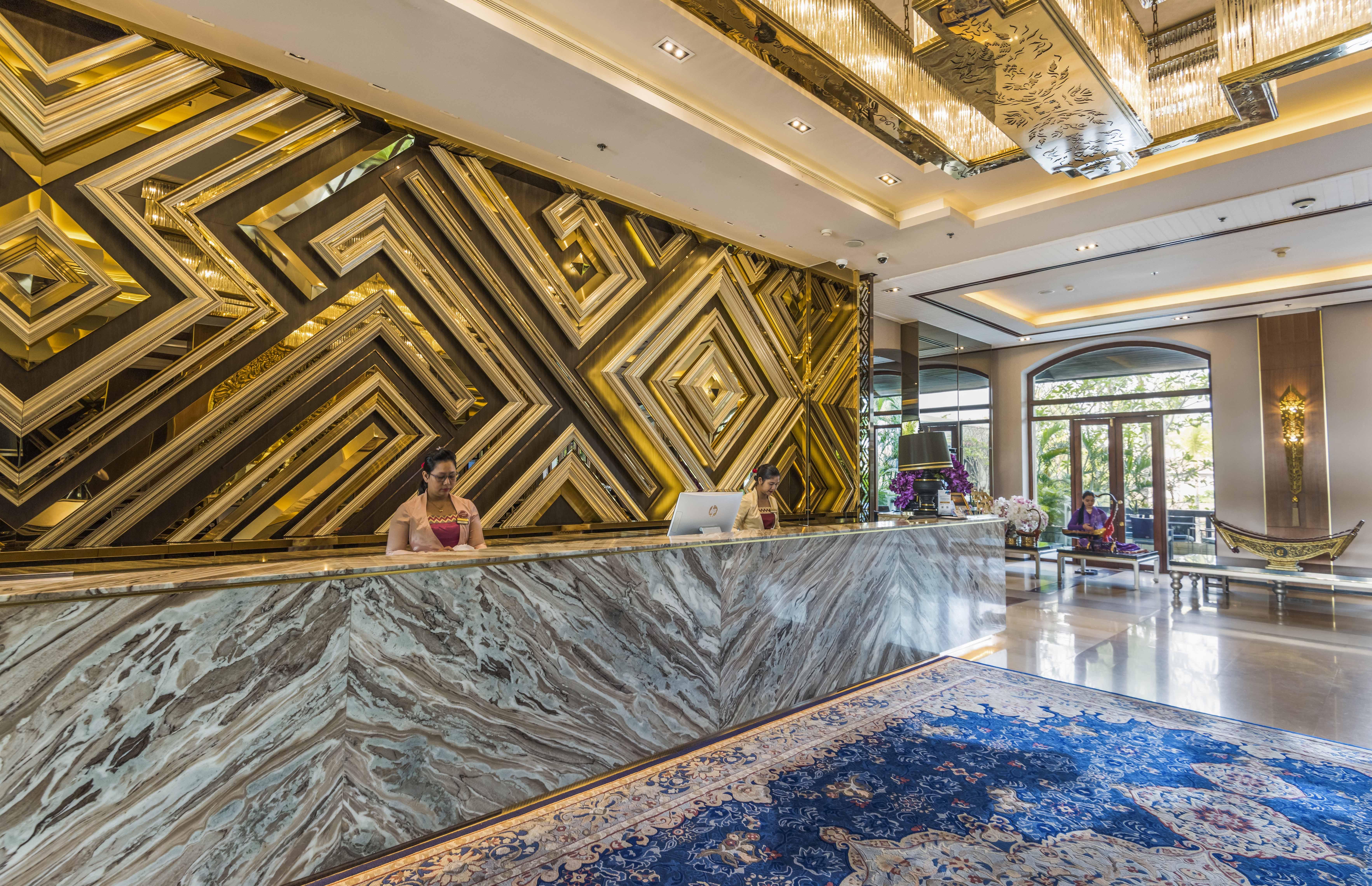 Chatrium Hotel Royal Lake Yangon Esterno foto