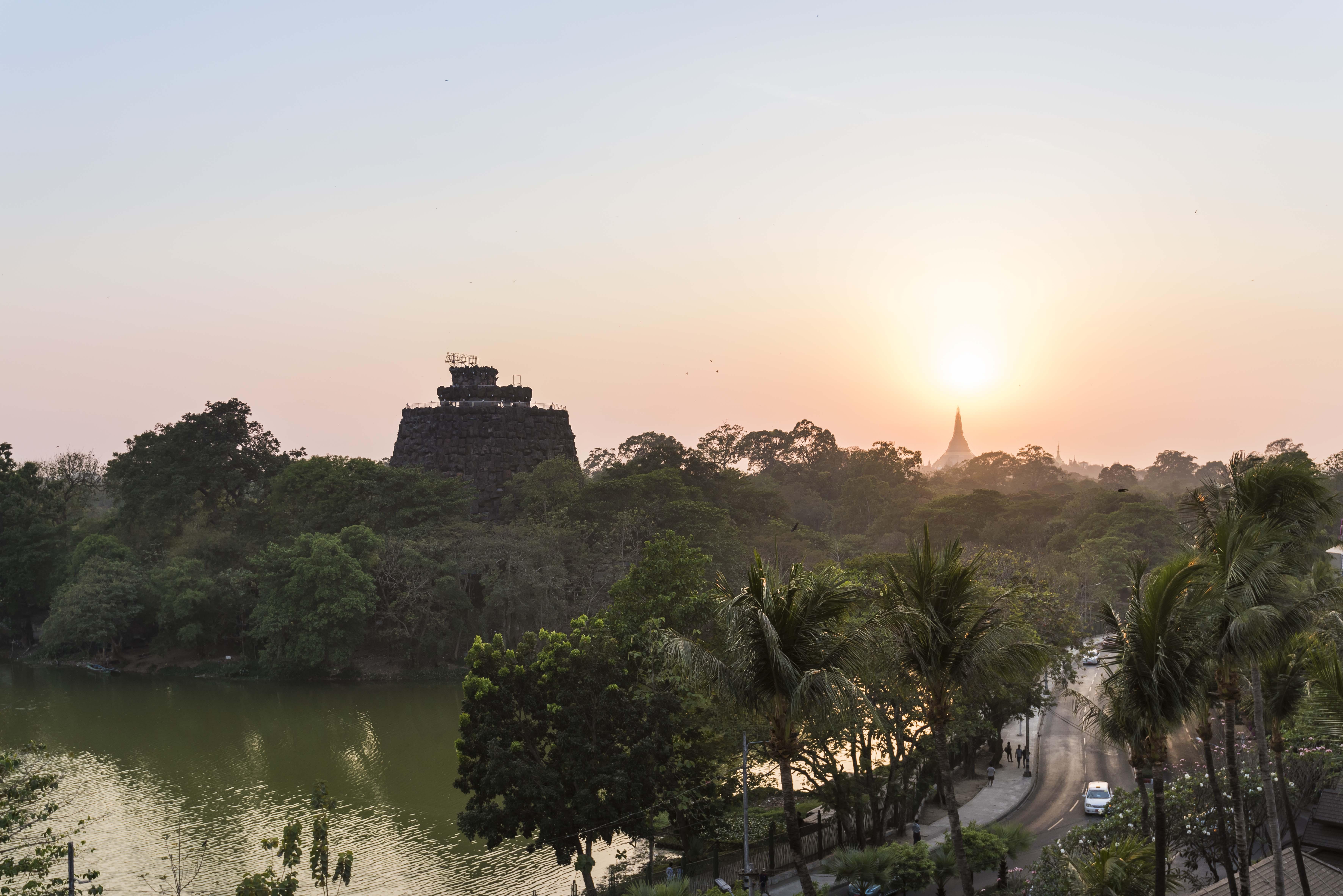 Chatrium Hotel Royal Lake Yangon Esterno foto