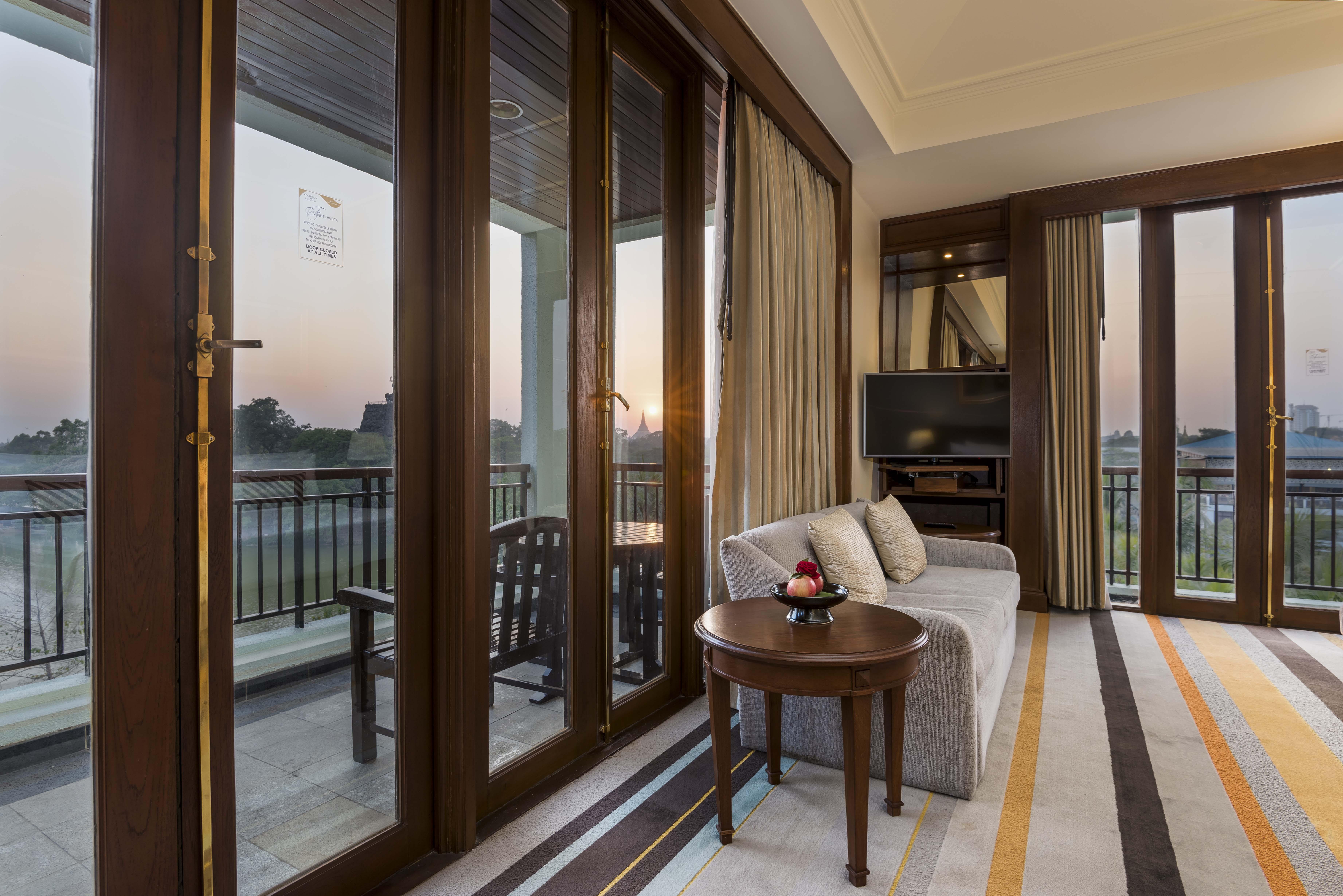 Chatrium Hotel Royal Lake Yangon Esterno foto